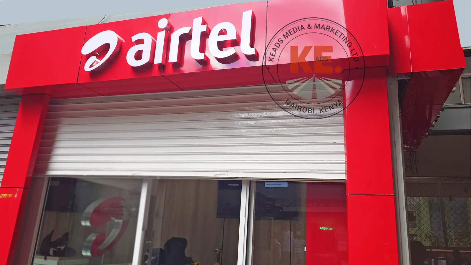 Airtel shop: signage and storefront